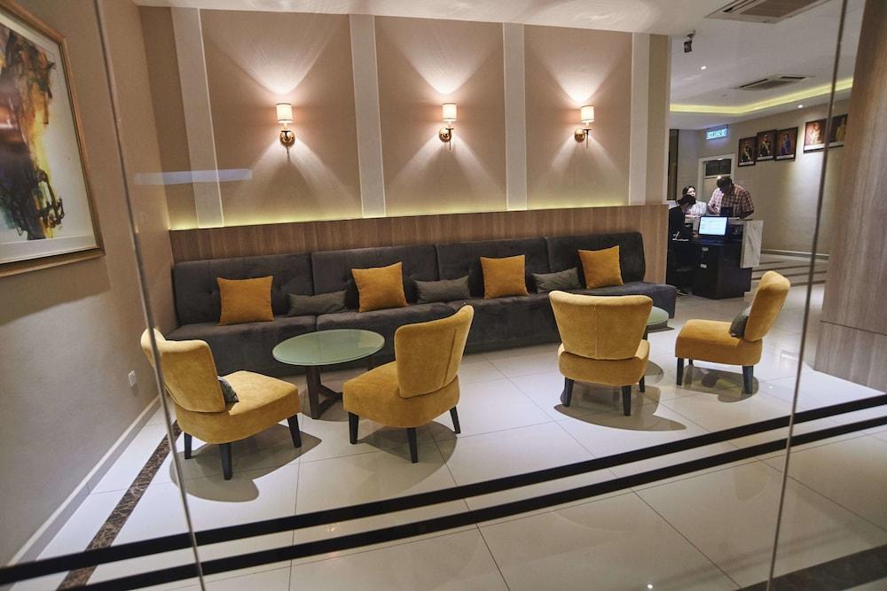 Corsica Hotel Kulai Exterior foto