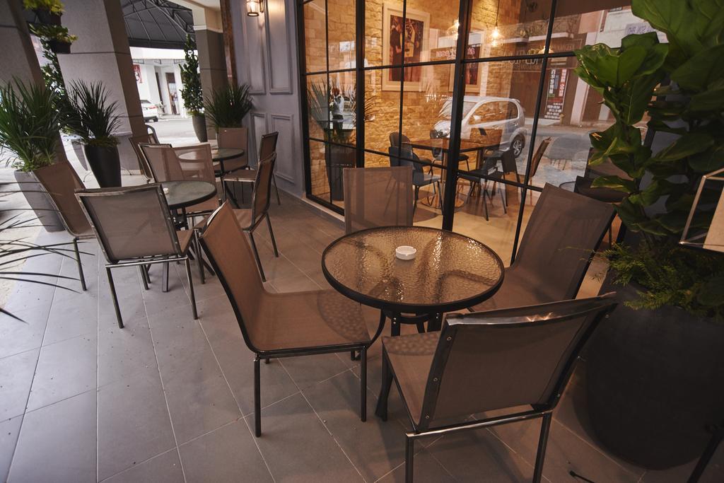 Corsica Hotel Kulai Exterior foto