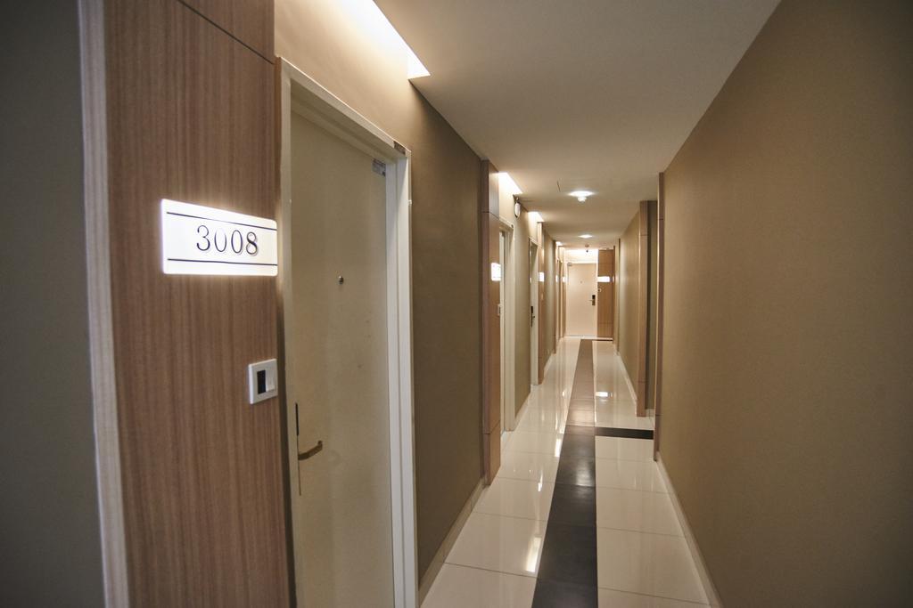 Corsica Hotel Kulai Exterior foto
