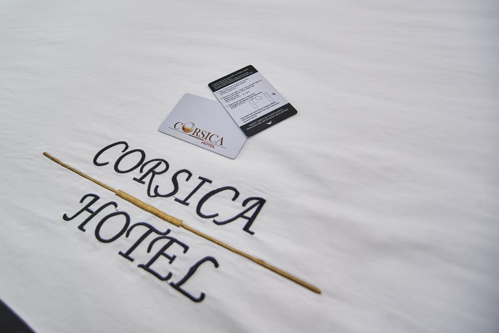 Corsica Hotel Kulai Quarto foto