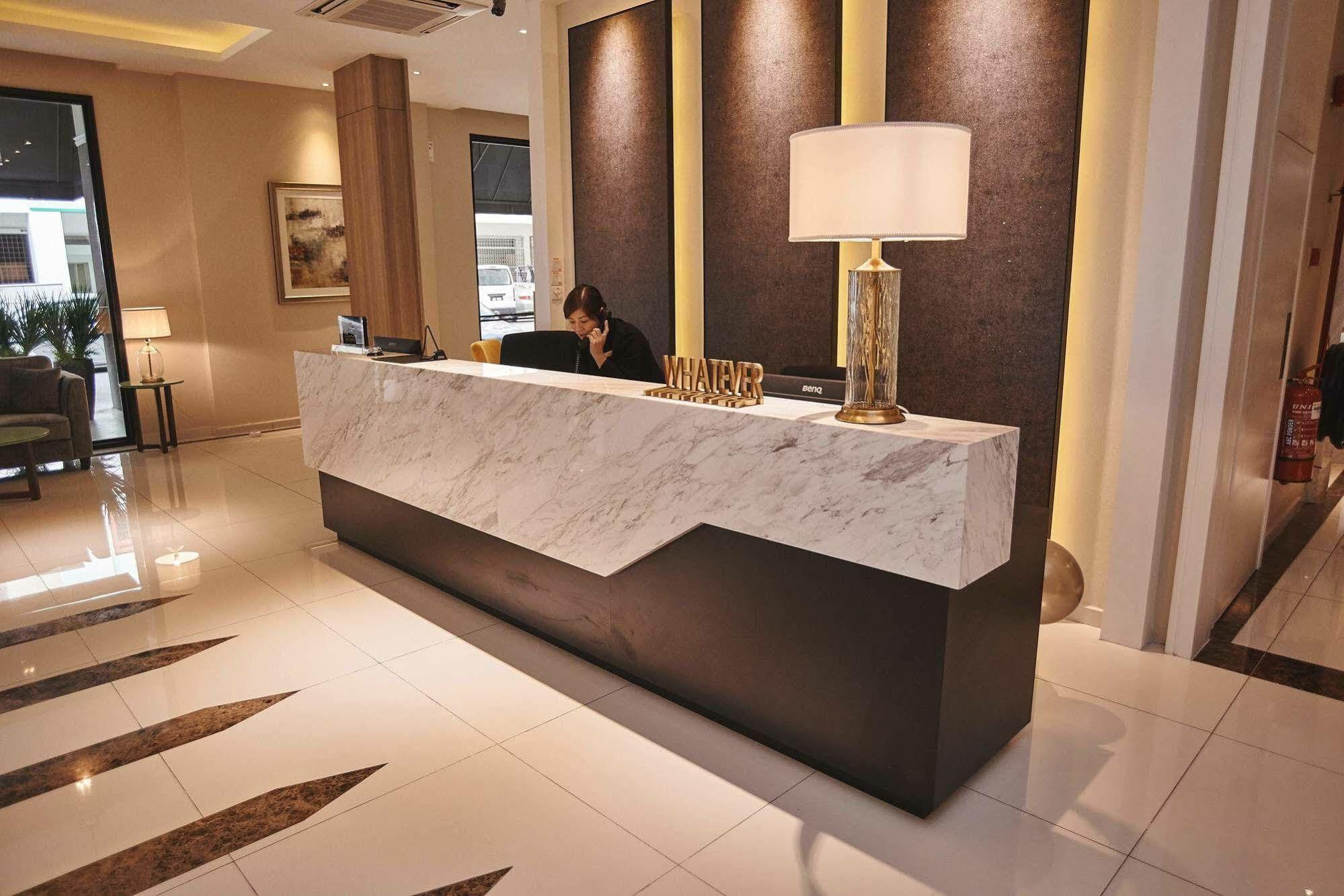 Corsica Hotel Kulai Exterior foto