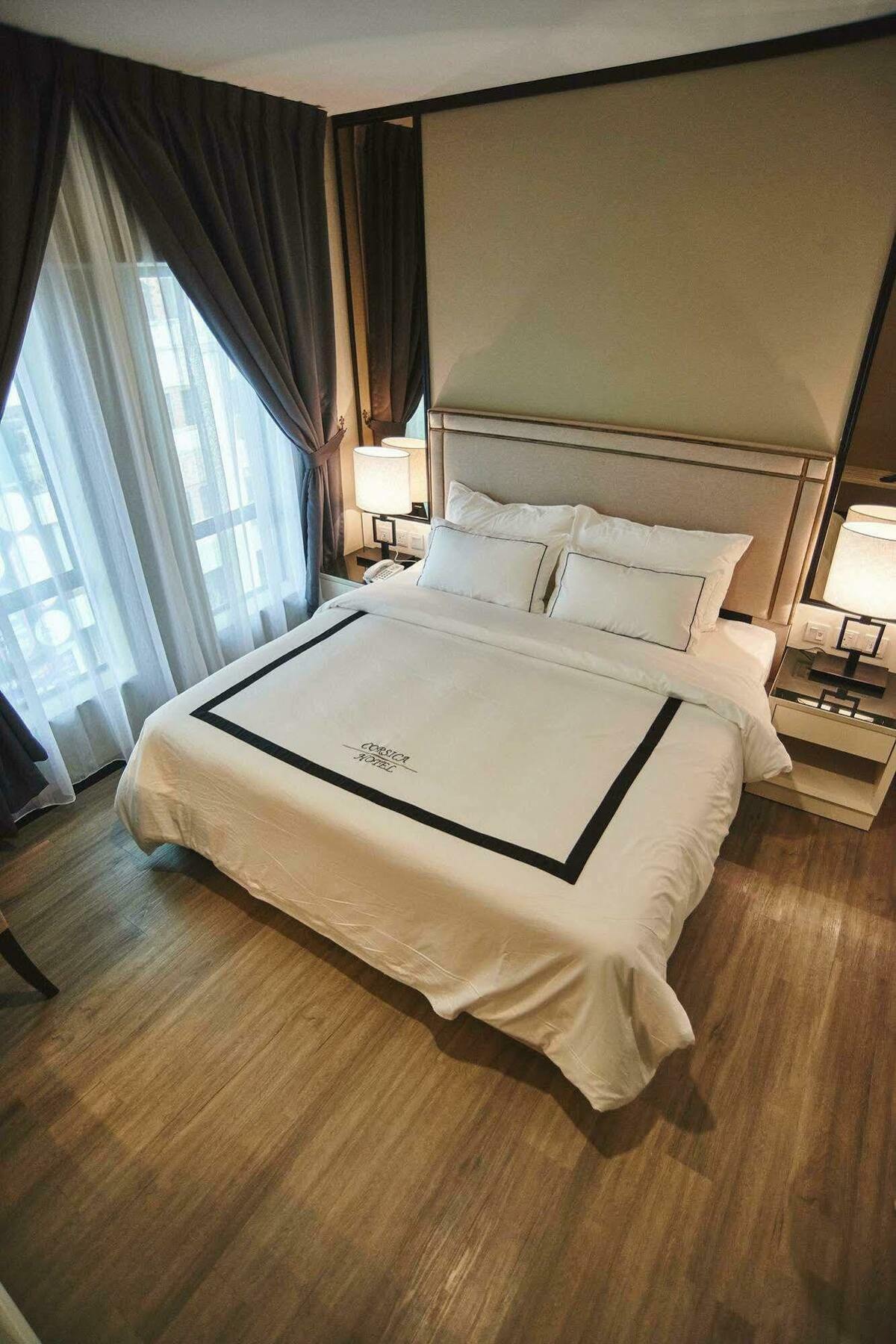Corsica Hotel Kulai Exterior foto